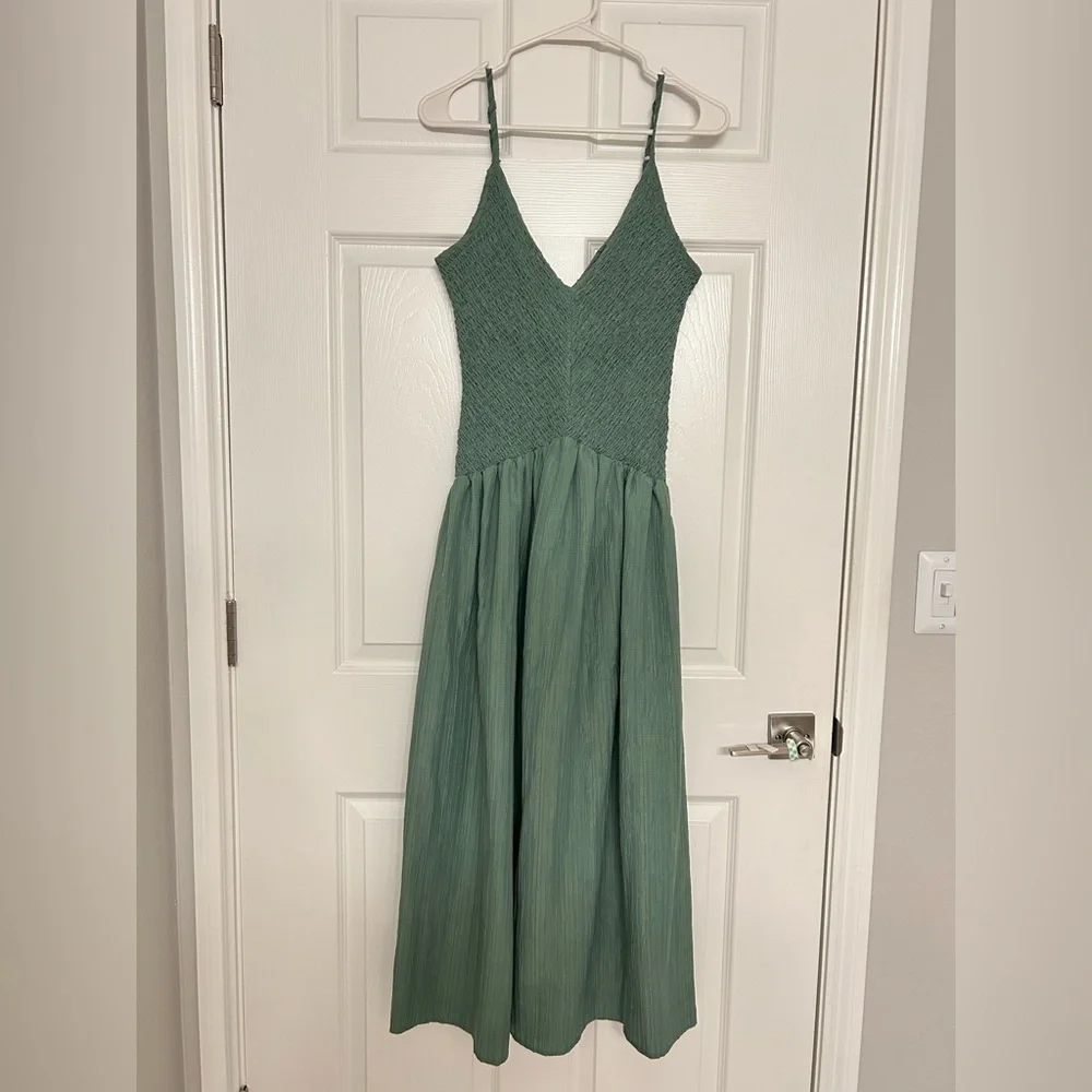 ASOS DESIGN full skirt midi crinkle sundress in green - Picture 5 of 7